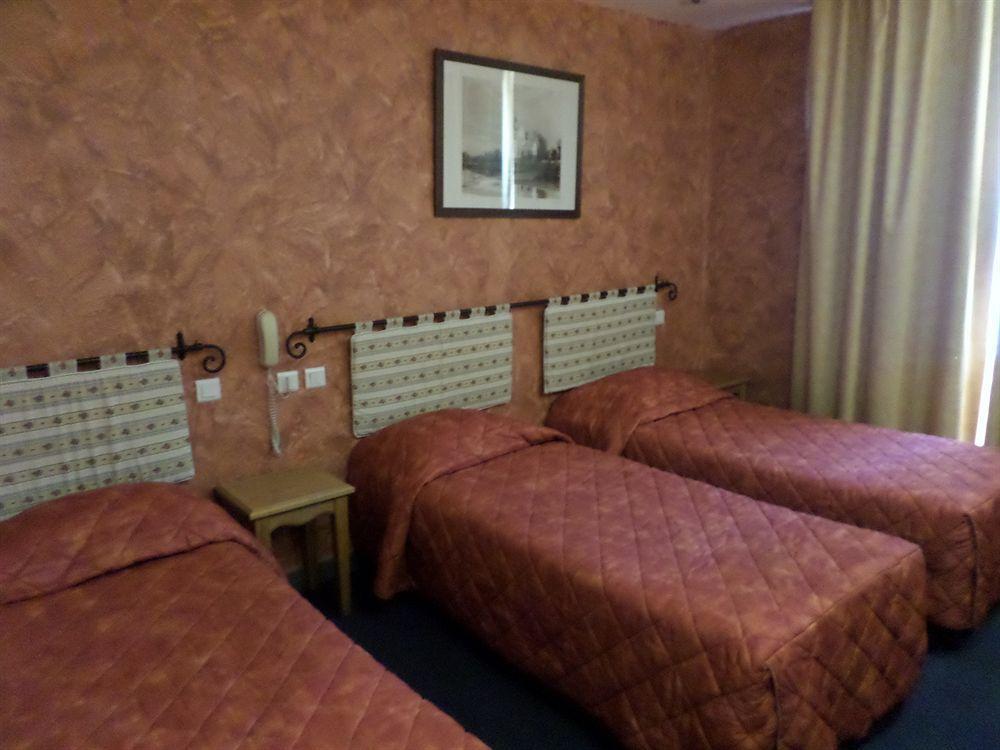 Brit Hotel Acacias Арль Экстерьер фото