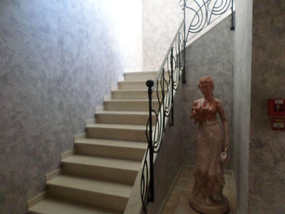 Brit Hotel Acacias Арль Экстерьер фото