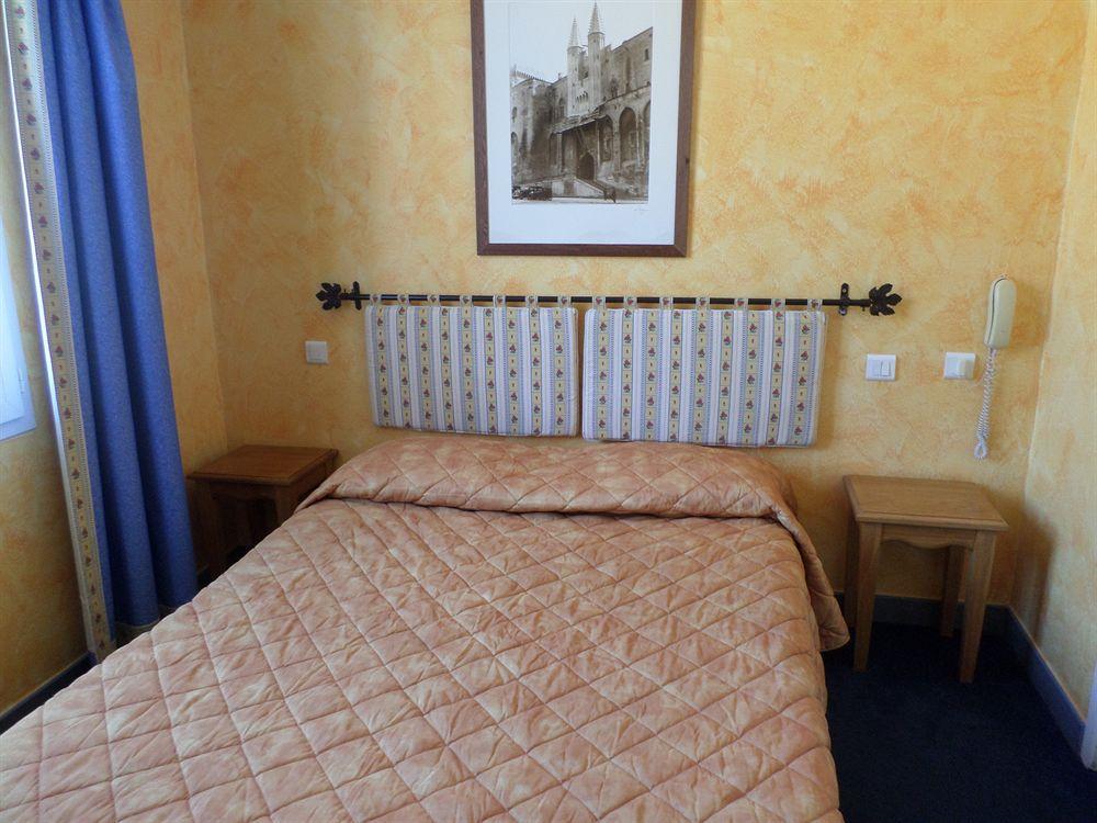 Brit Hotel Acacias Арль Экстерьер фото