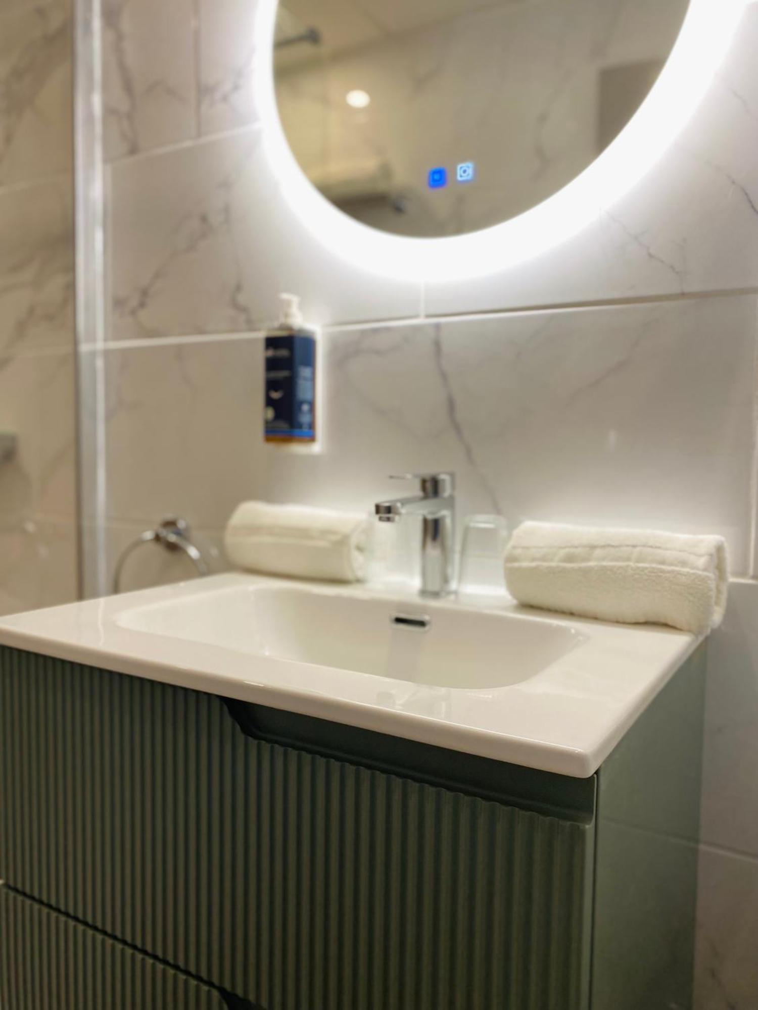 Brit Hotel Acacias Арль Экстерьер фото