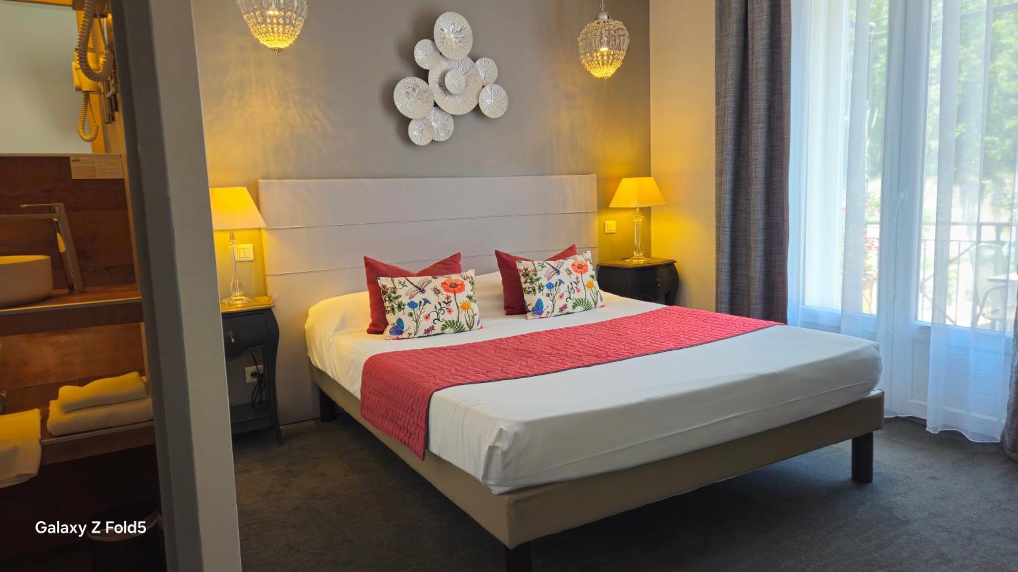 Brit Hotel Acacias Арль Экстерьер фото