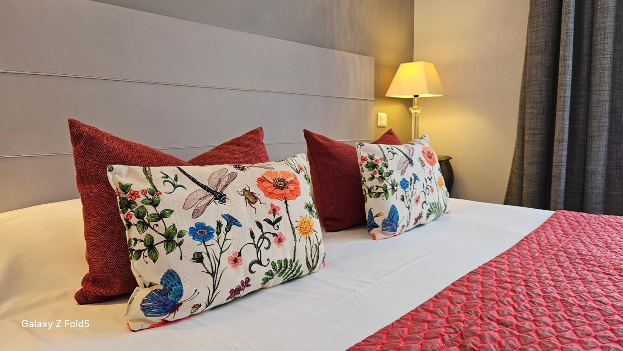 Brit Hotel Acacias Арль Экстерьер фото