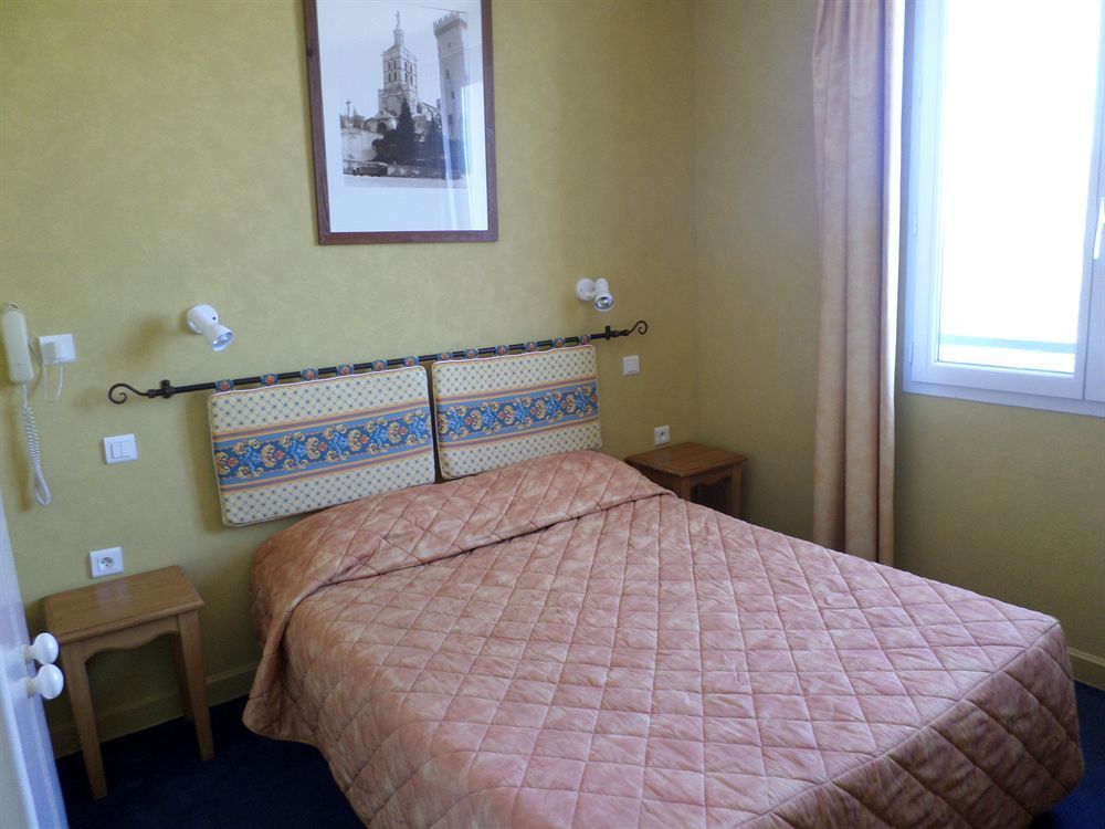 Brit Hotel Acacias Арль Экстерьер фото