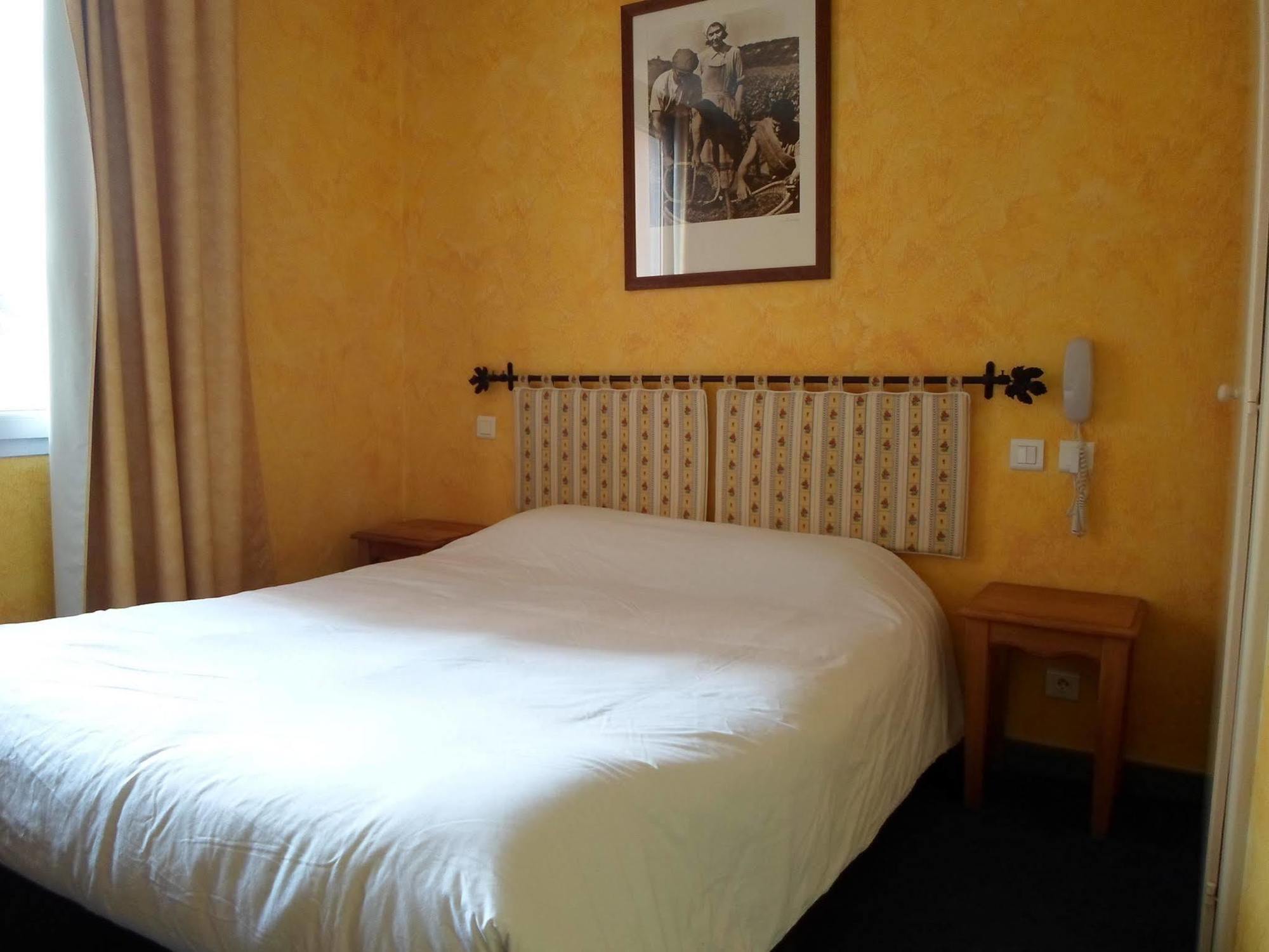Brit Hotel Acacias Арль Экстерьер фото